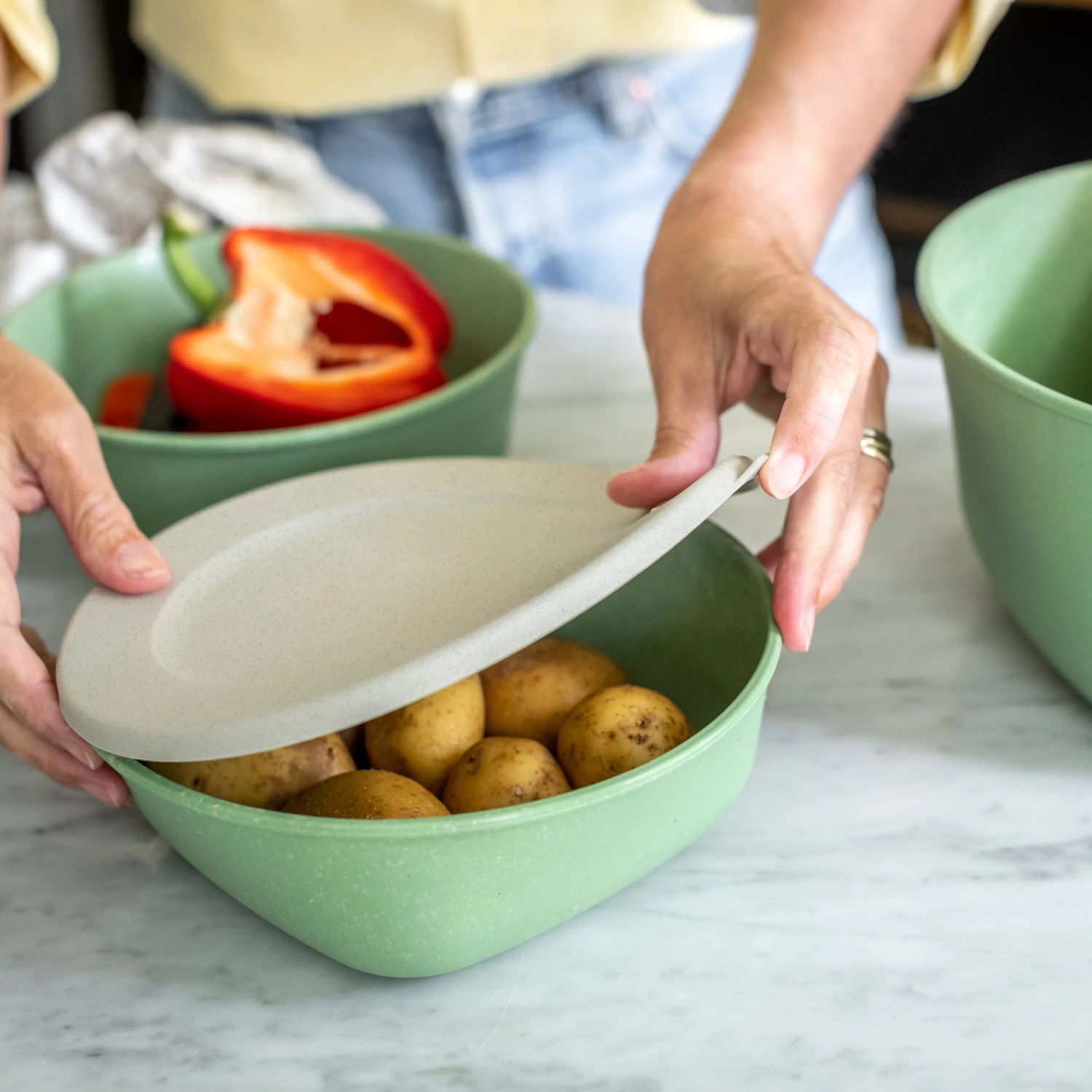 Koziol Vershoudbakje Connect Groen 21 X 21 X 7 Cm / 1.3 Liter - Image 3